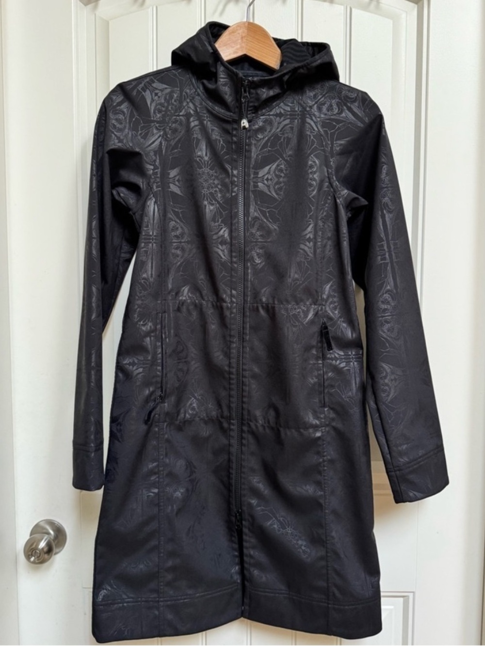 Lululemon Apres Yoga Hooded Jacket Black Dance In Snow Pattern. 4. FREE HEADBAND